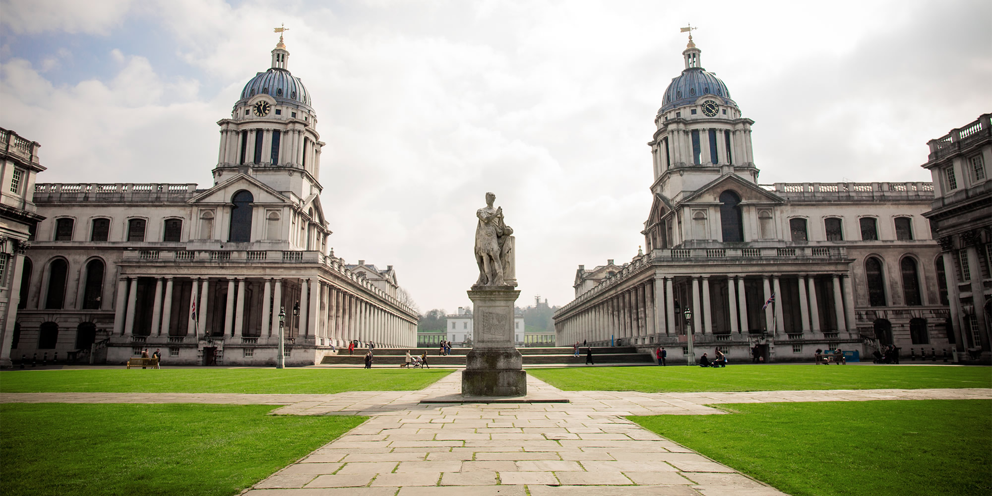 Trường đại học Greenwich mang kiến trúc cổ kính